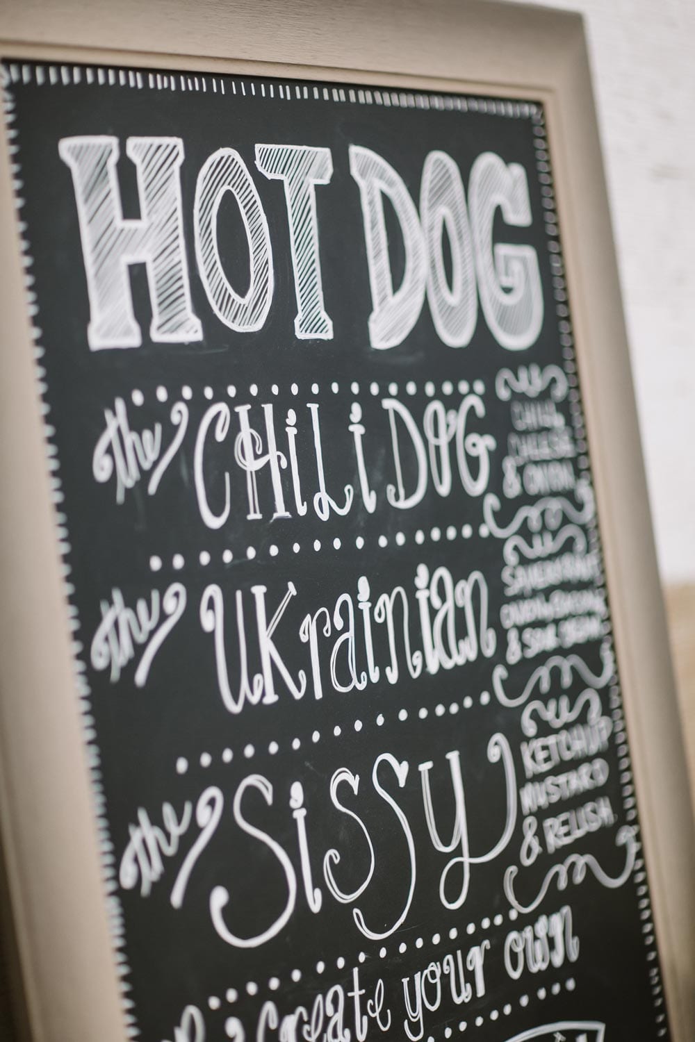 hotdog-sign-close-up