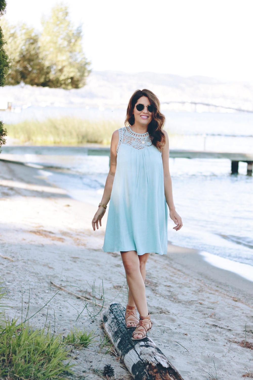 jill-walking-on-beach-in-modcloth