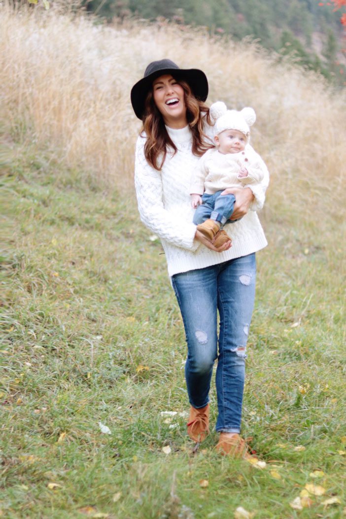 jillian-and-leo-walking-in-the-grass-in-matching-fall-outfits