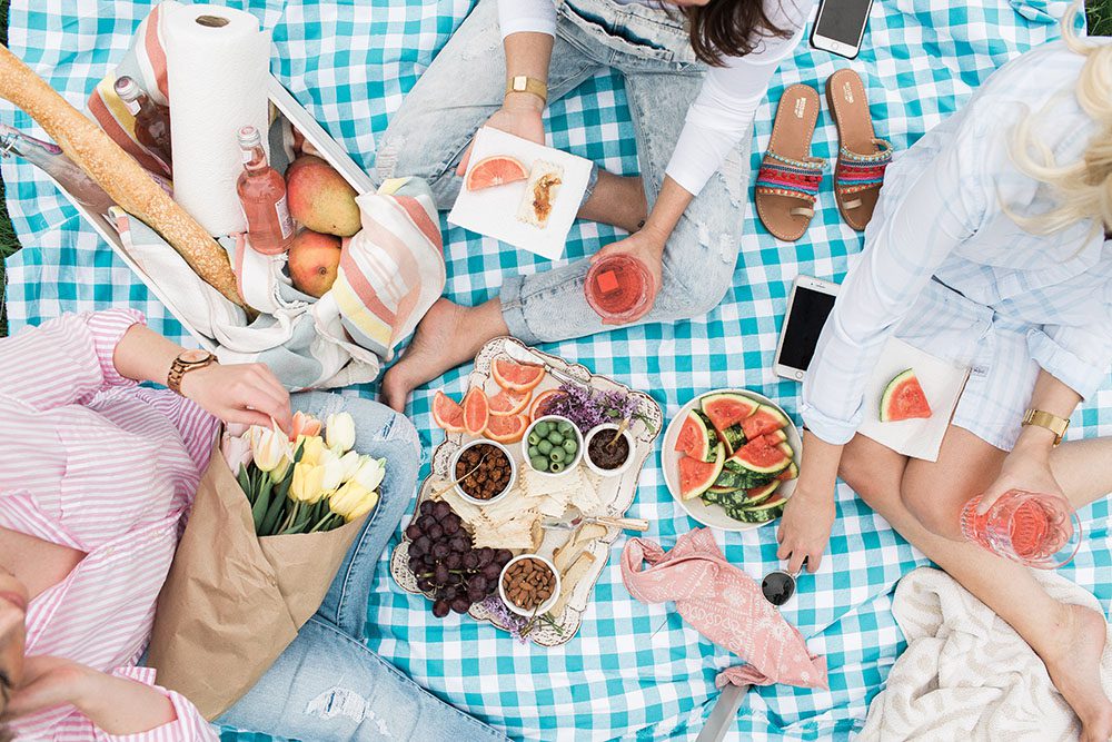 Jillian Harris Packing the Perfect Picnic