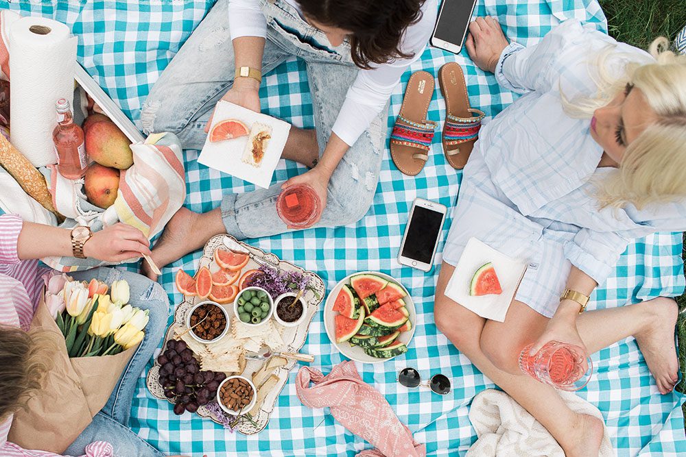 Jillian Harris Packing the Perfect Picnic