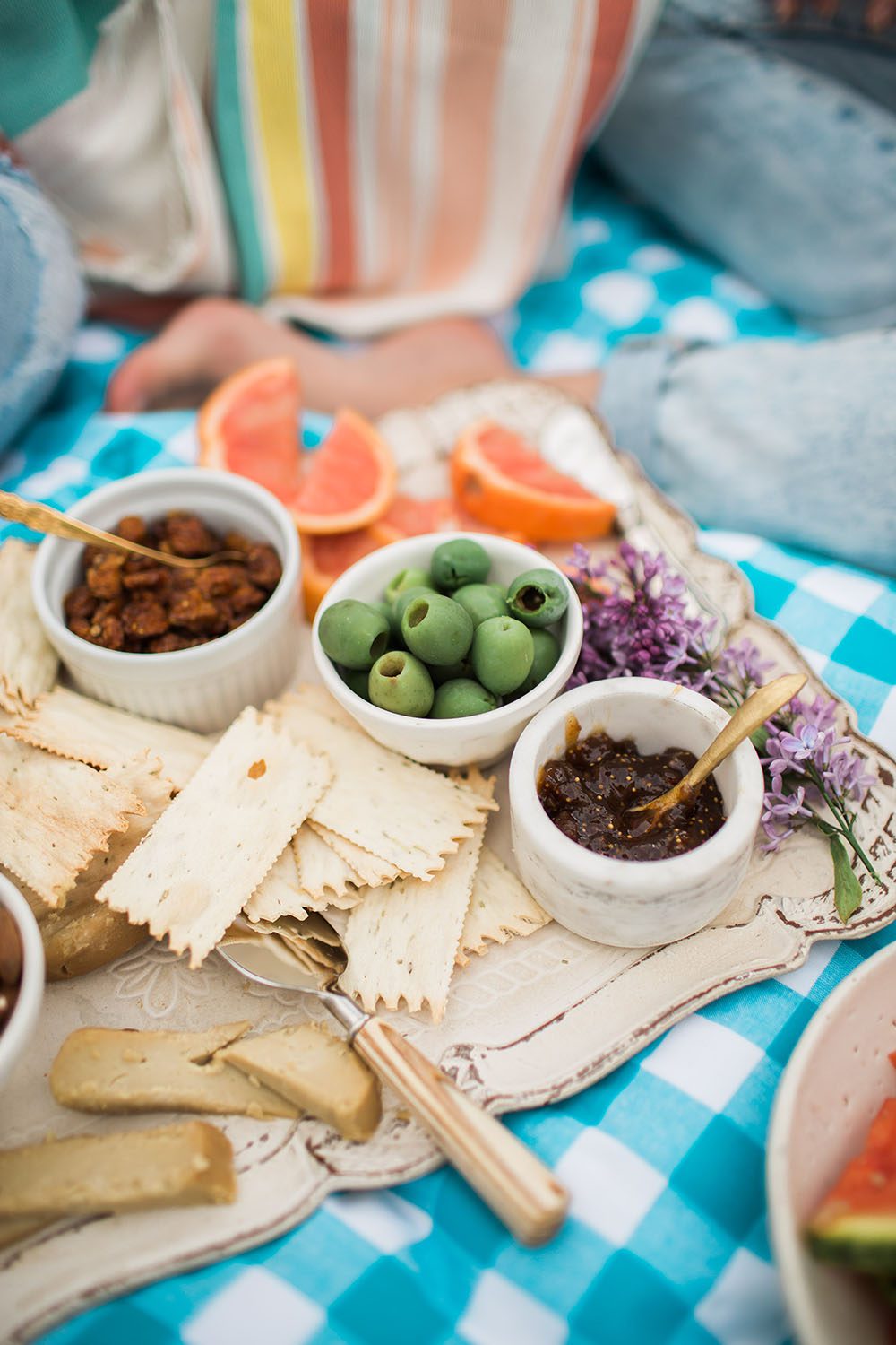 Jillian Harris Packing the Perfect Picnic