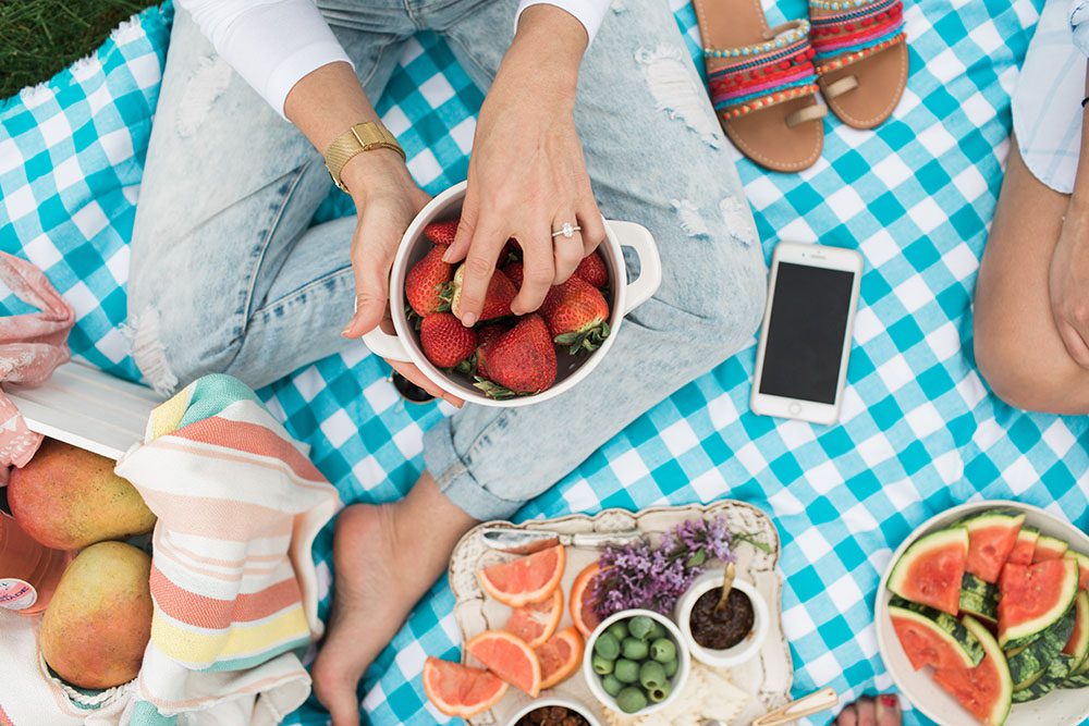 Jillian Harris Packing the Perfect Picnic