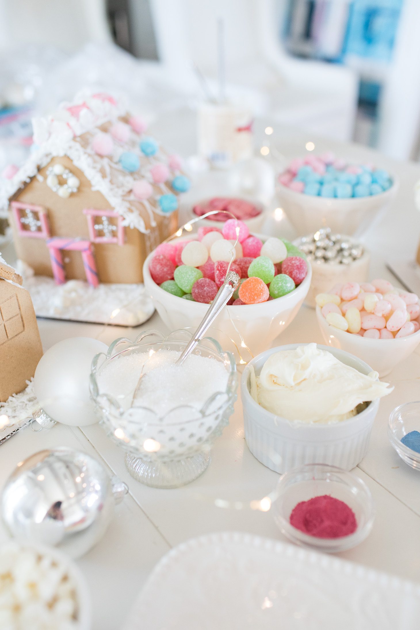 10 Gingerbread House Decorating Tips