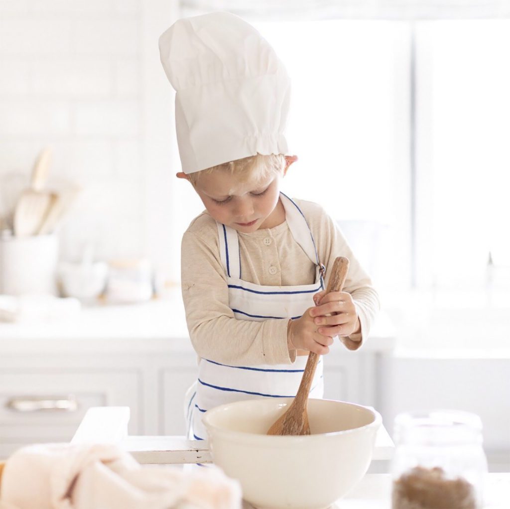 New Years Resolutions to Spend More Time Toddler Baking with Mom