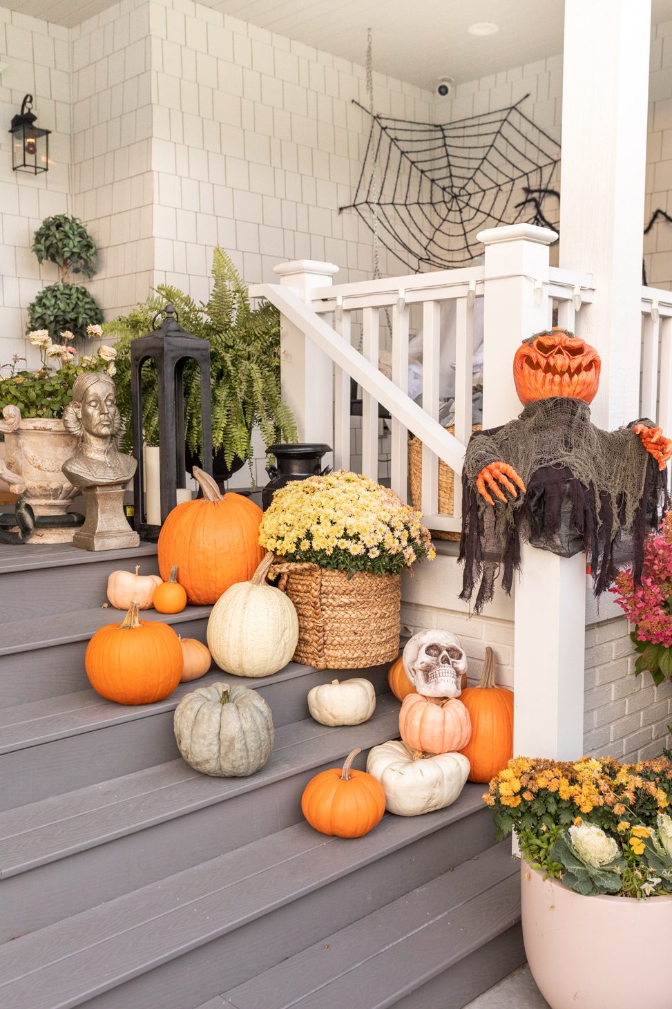 How to decorate your porch for Halloween