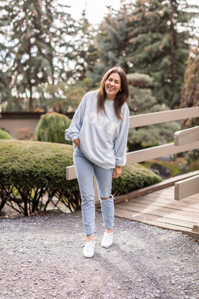 Let's Unbox All of The Items in The Winter 2020 Jilly Box! - Jillian Harris