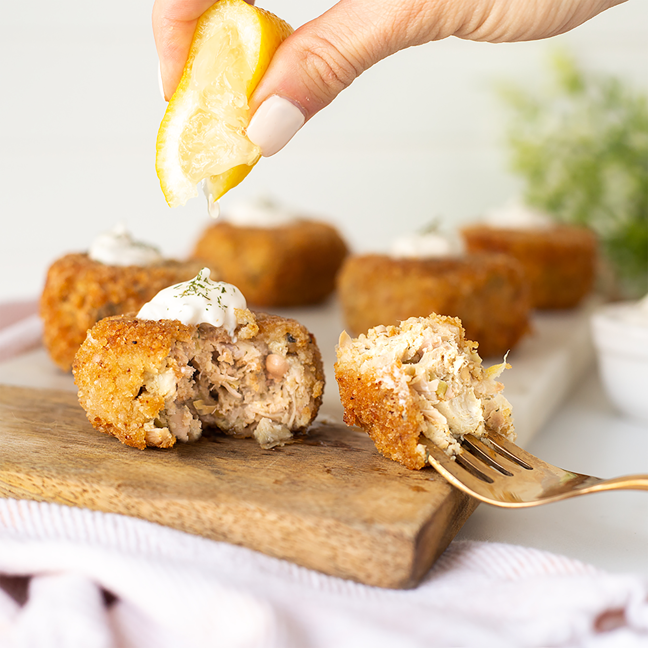 Vegan Jackfruit Crab Cakes with a Lemon & Dill Aioli - Jillian
