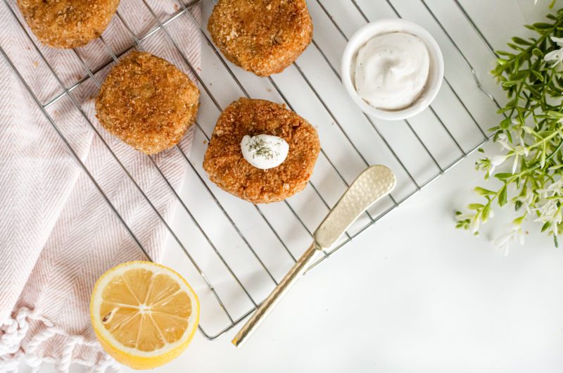 Vegan Jackfruit Crab Cakes with a Lemon & Dill Aioli 