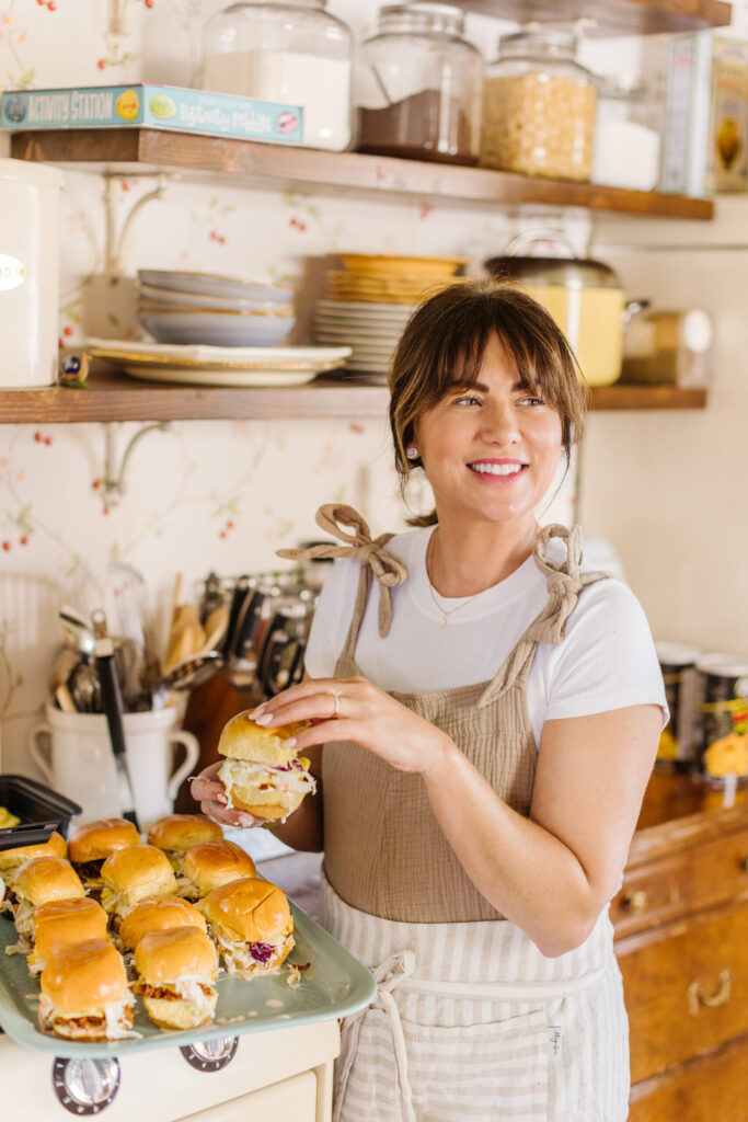 Jillian Harris' eating her Vegan BBQ Shredded Tofu Sliders With Grilled Pineapple