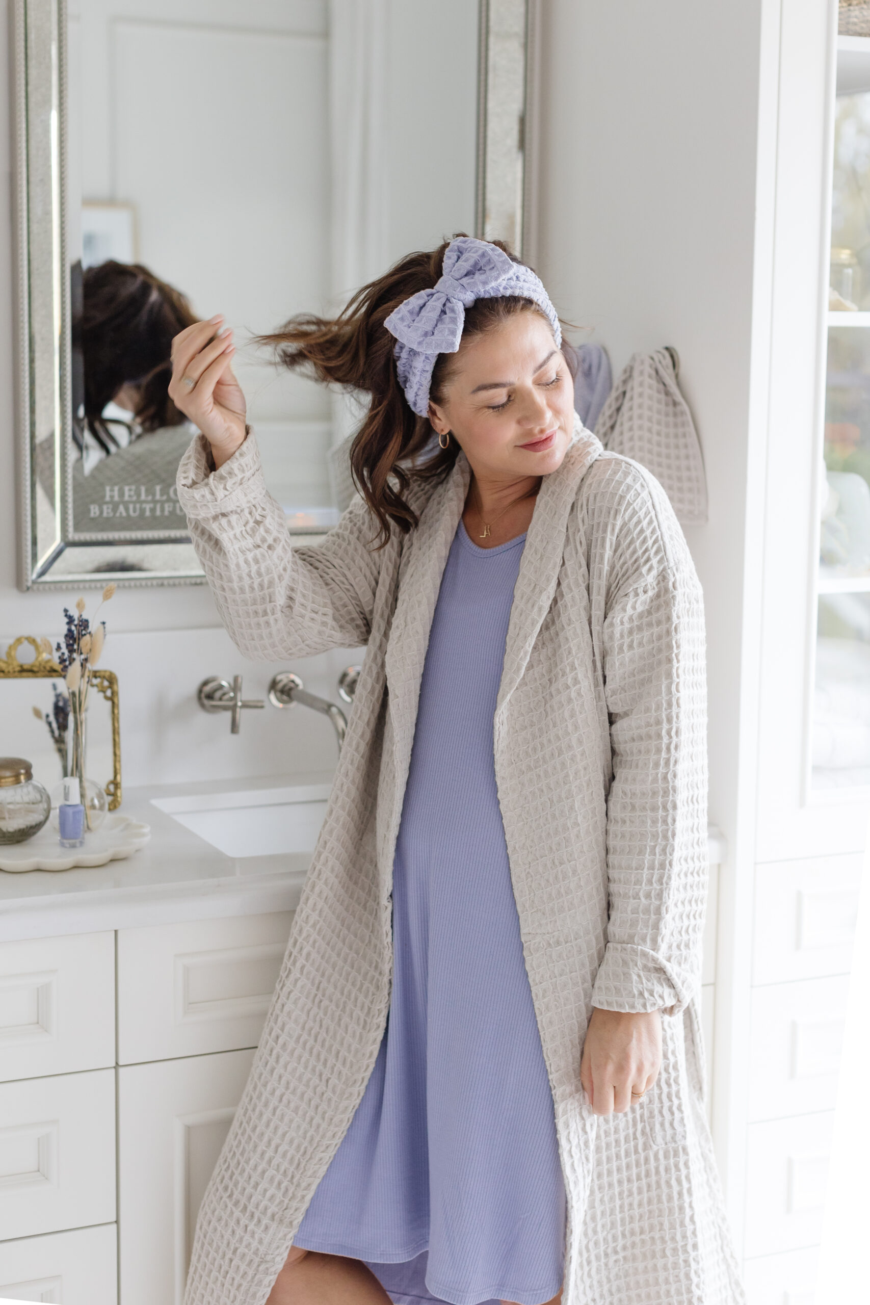 Jillian Harris wearing the PommeShell Spa Headband for the Spring Jilly Box Reveal