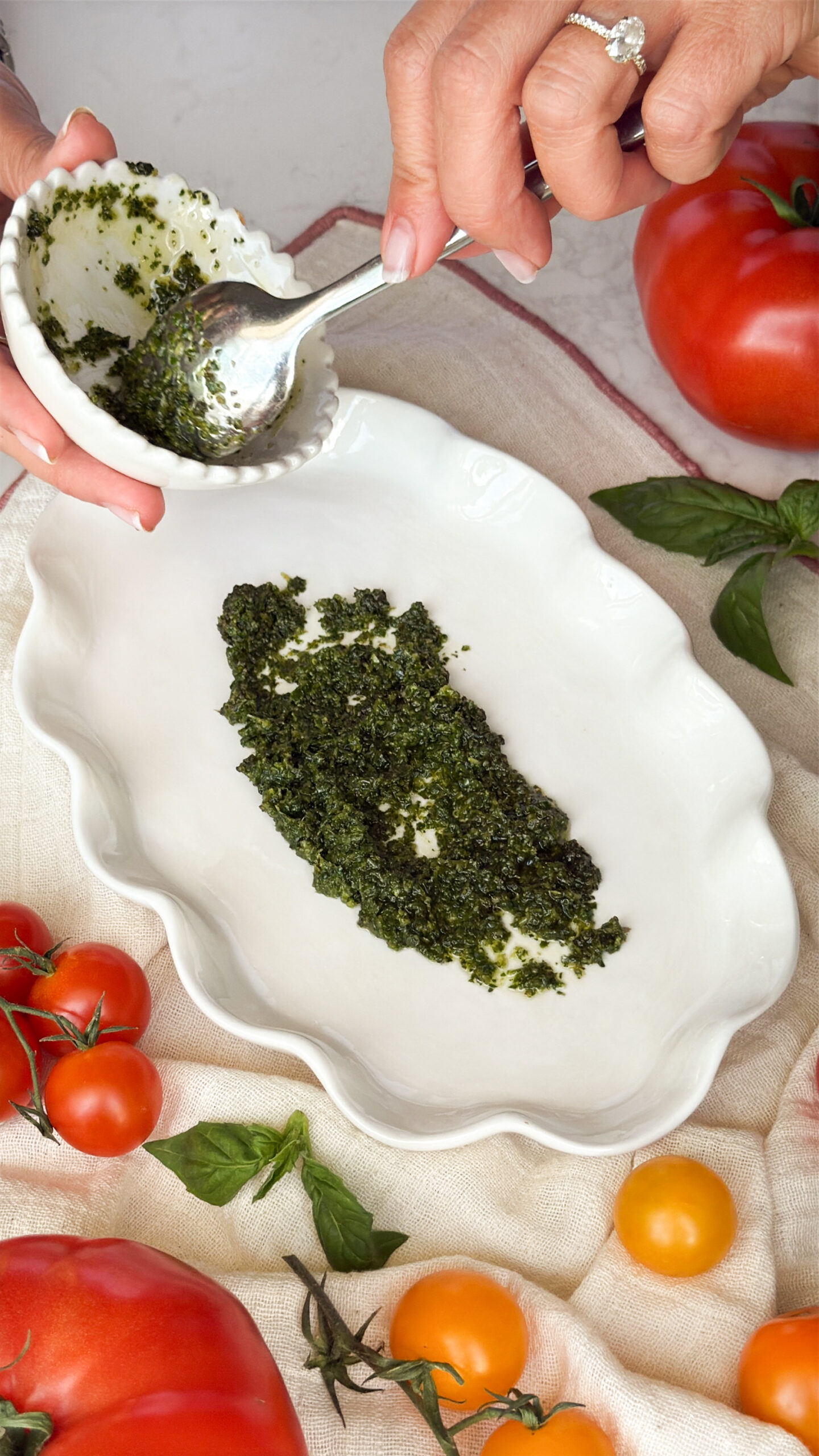Spreading pesto on the serving plate