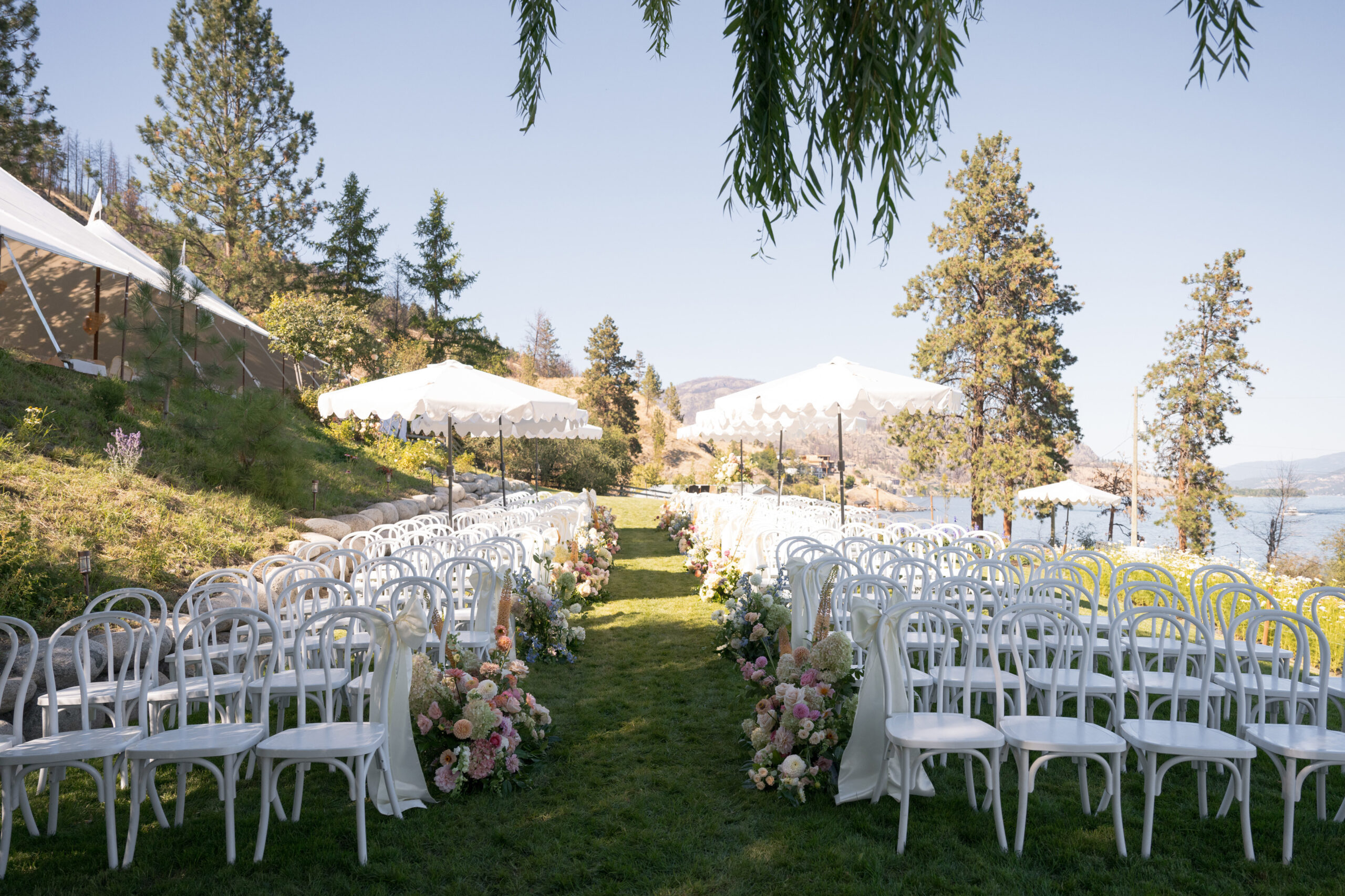 Jillian and Justin's wedding ceremony flowers