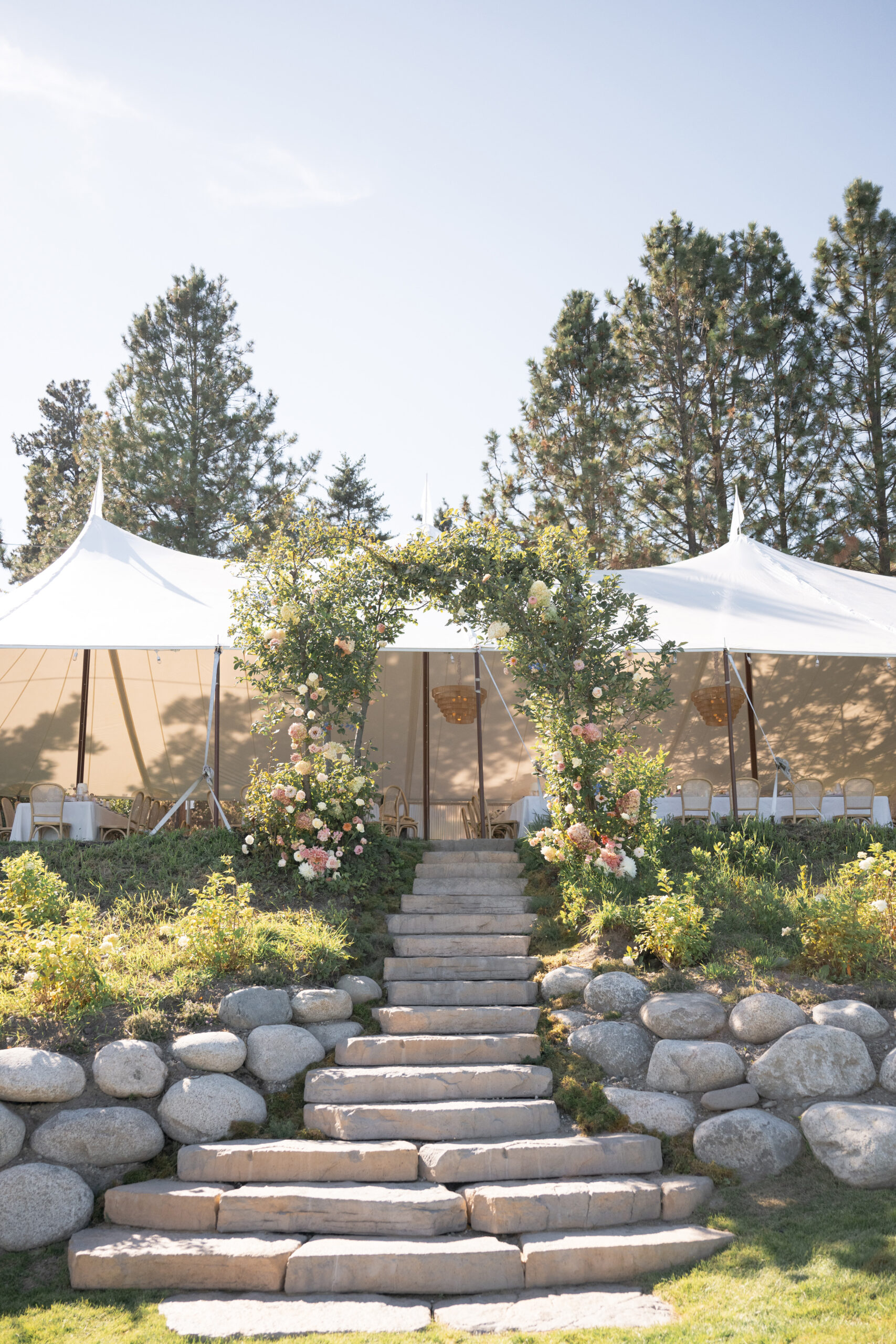 Jillian and Justin's wedding ceremony flowers