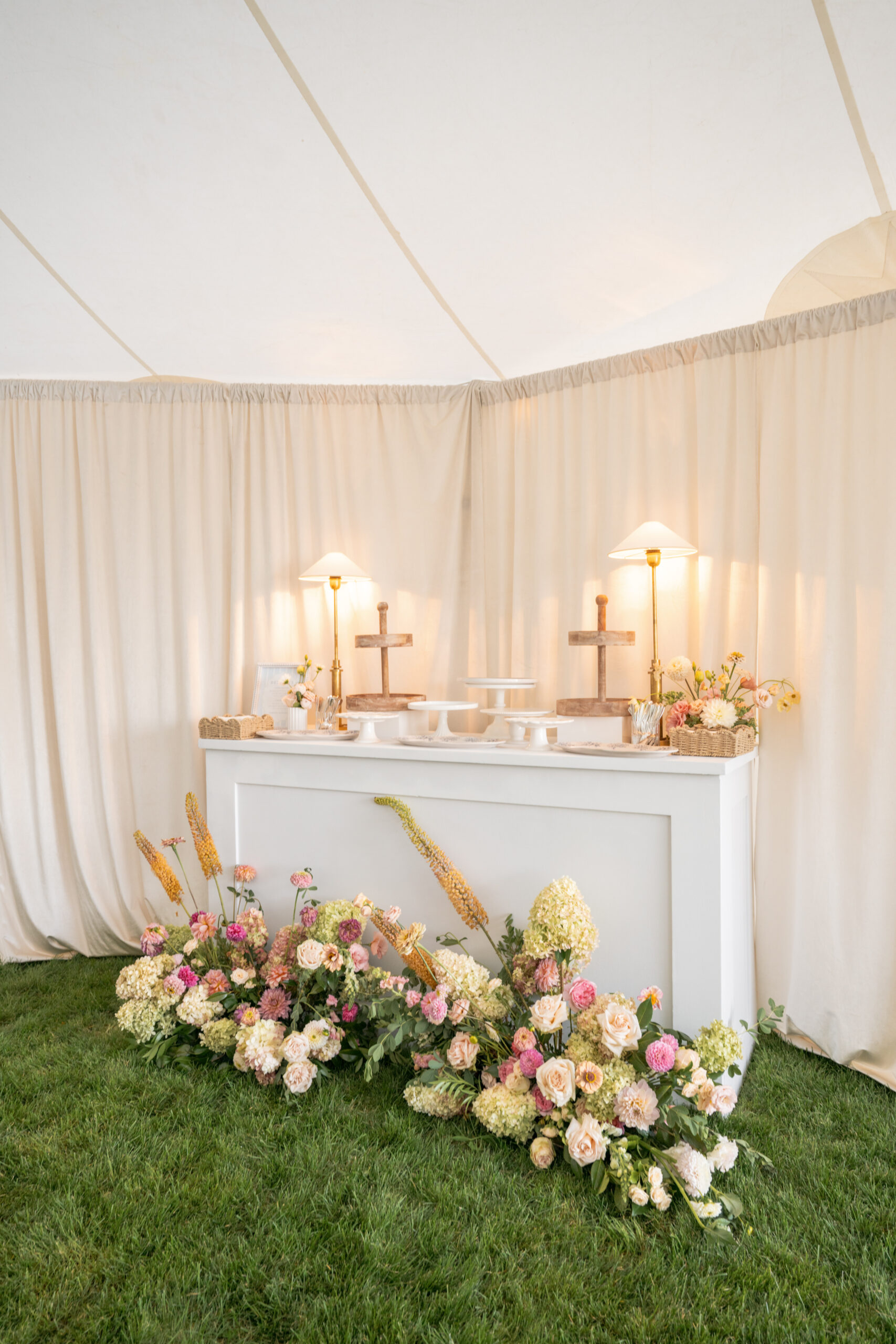 Jillian Harris and Justin Pasutto wedding reception flowers