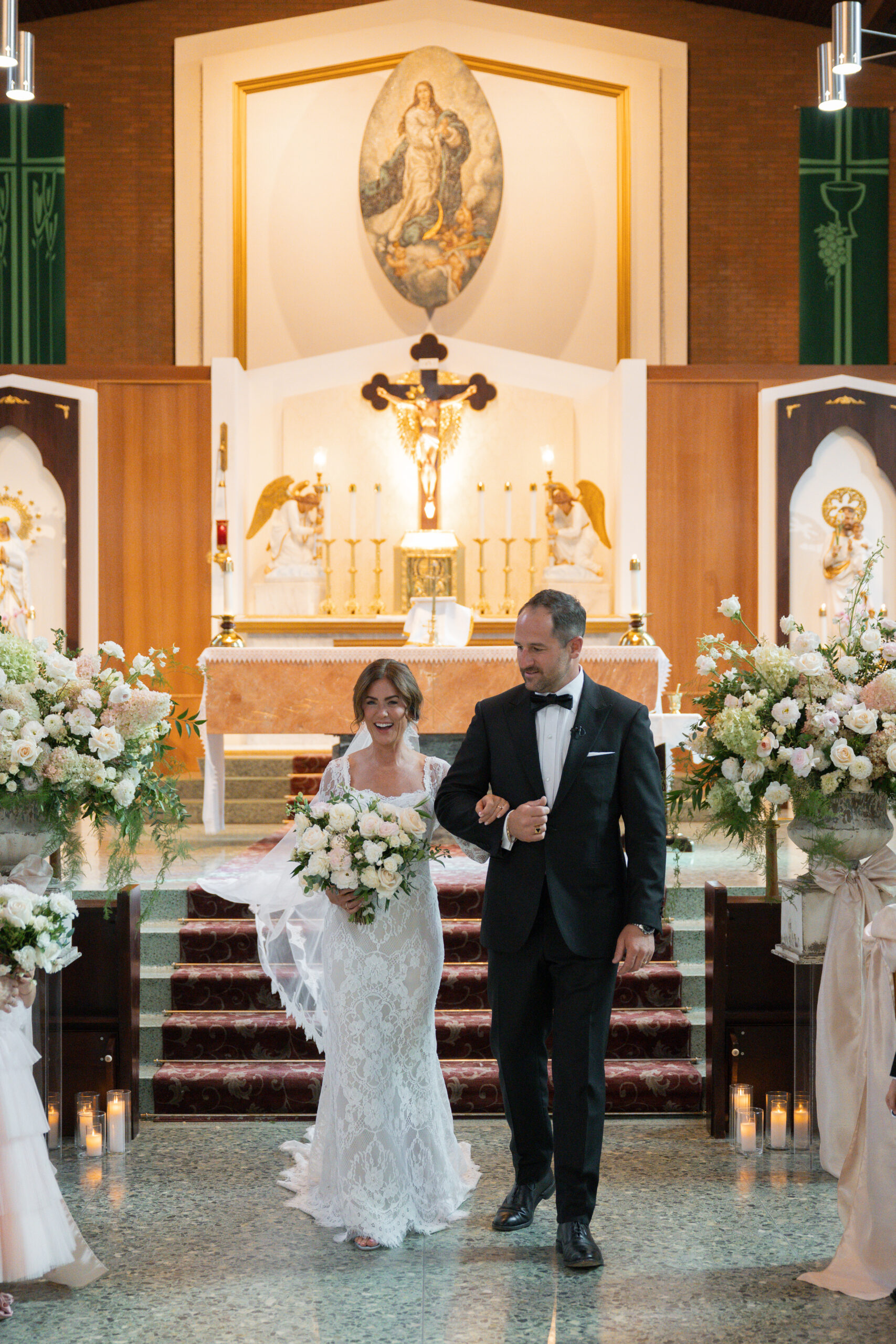 Jillian Harris and Justin Pasutto walking down the aisle